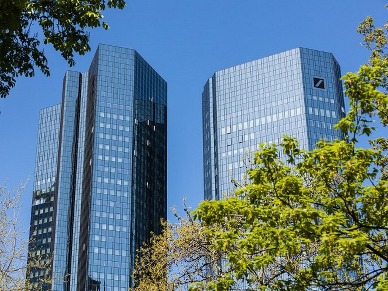 Deutsche Bank Internship in Investment Bank: Global Markets (Sales/ Trading/ Structuring) 2025 (m|f|x) Hero Image