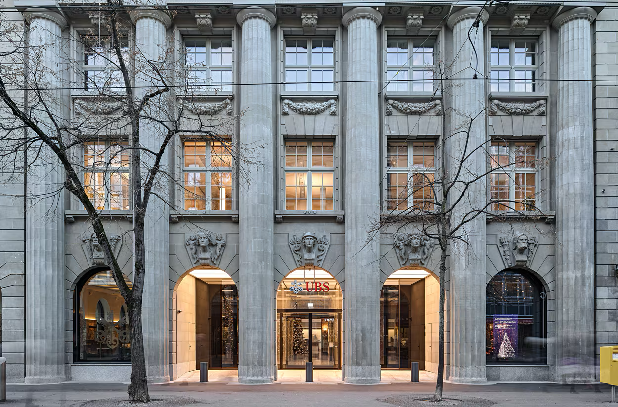 M&A Investment Banker (Associate Level) (m|f|x) Hero Image